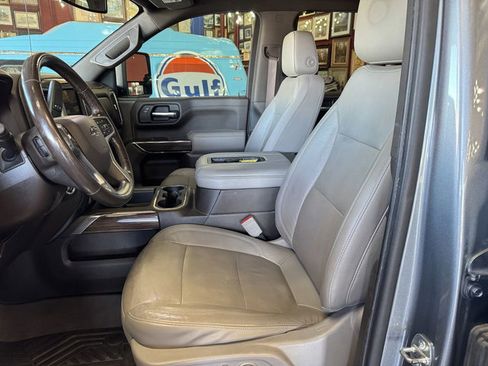 Used 2020 Chevrolet Silverado 1500 RST AWD/4WD image 3