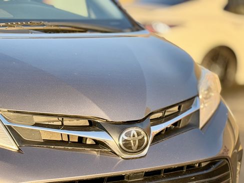 Used 2019 Toyota Sienna LE w/ Carpet Mat Package FWD image 17