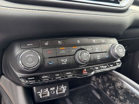 Used 2025 Dodge Durango R/T image 31