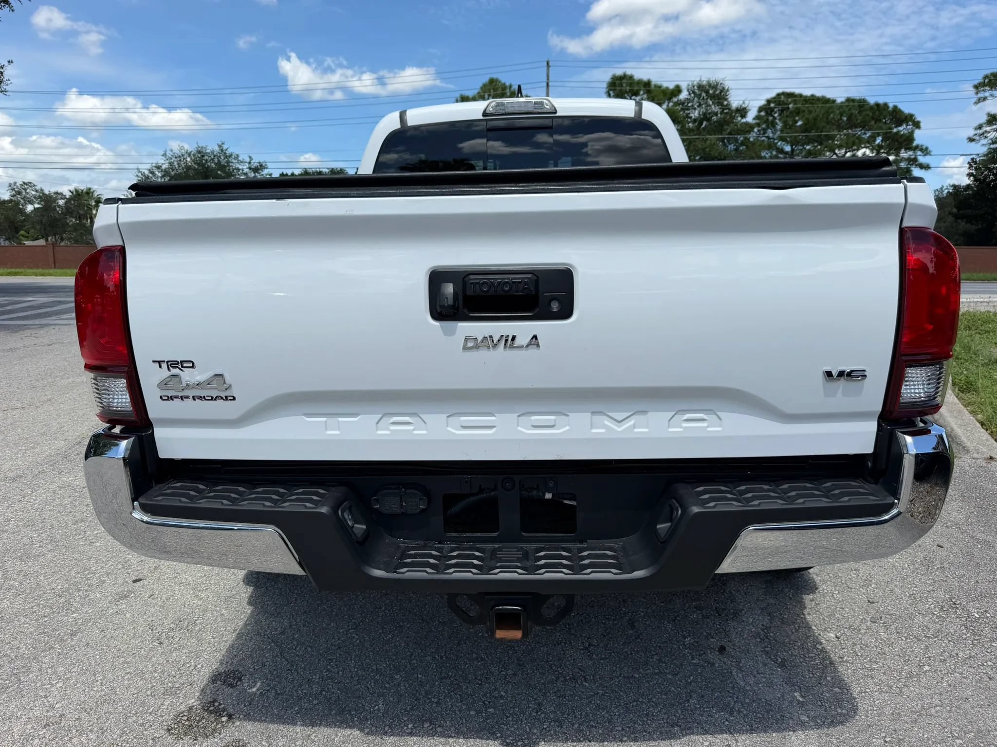 Used 2018 Toyota Tacoma SR5 AWD/4WD image 4