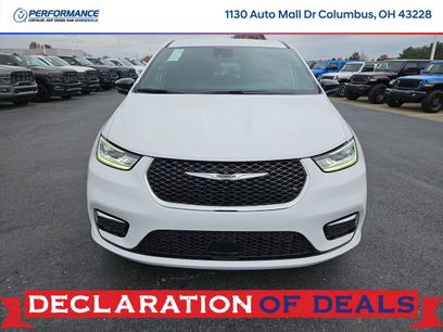 New 2026 Chrysler Pacifica Select
