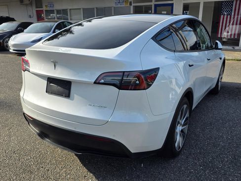 Used 2021 Tesla Model Y Long Range AWD/4WD image 5