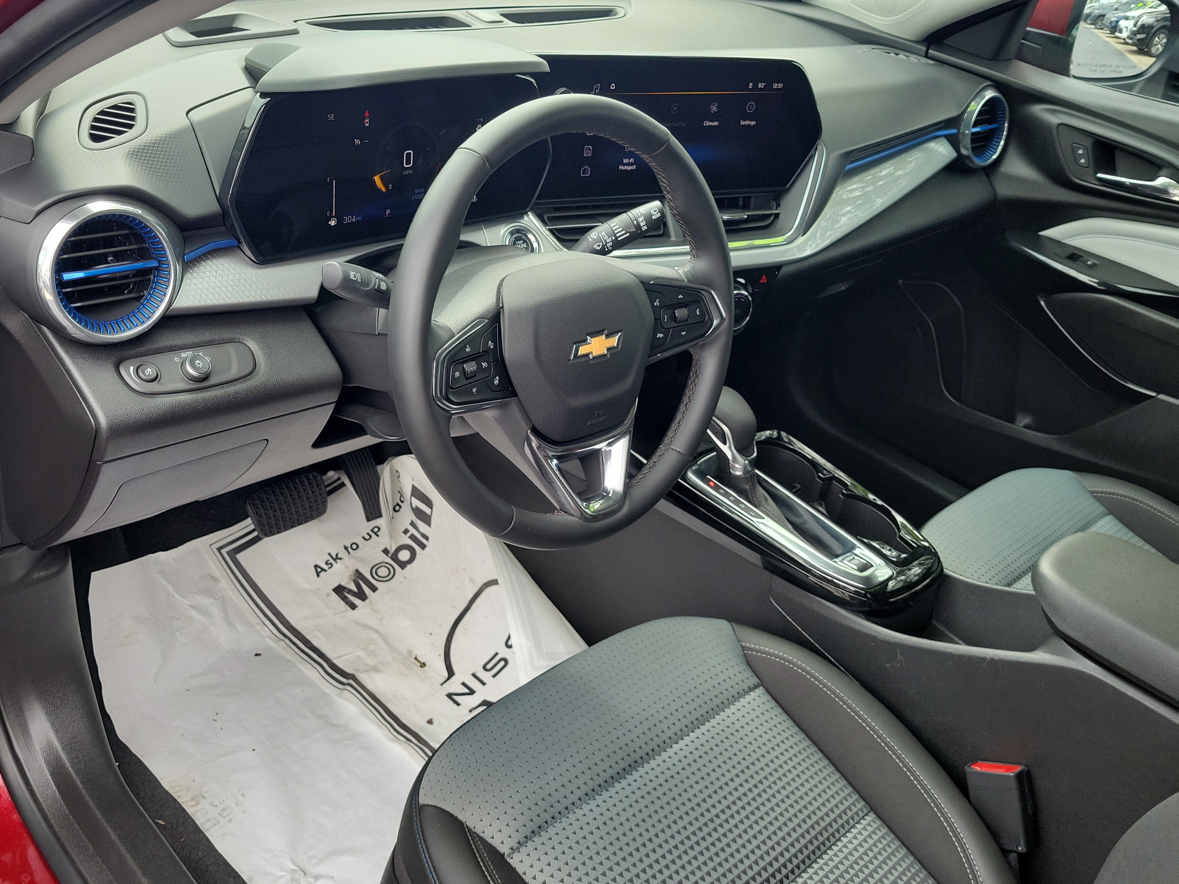 Used 2025 Chevrolet Trax LT w/ LT Convenience Package FWD image 19