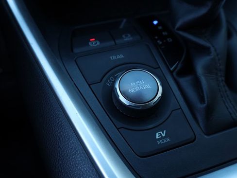 Used 2020 Toyota RAV4 XSE image 16