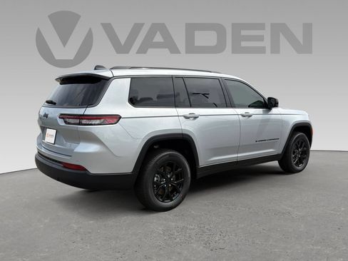 New 2026 Jeep Grand Cherokee L 2WD image 17