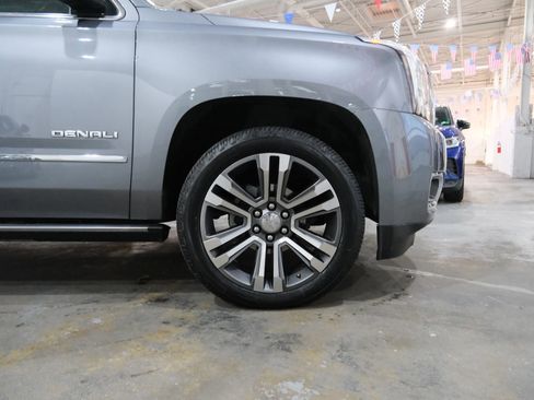Used 2019 GMC Yukon XL Denali w/ Denali Ultimate Package image 16