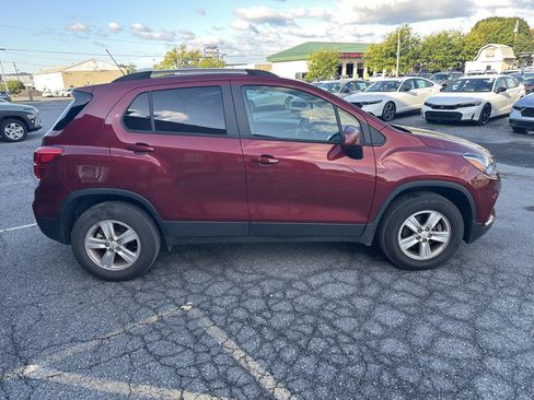 Used 2022 Chevrolet Trax LT w/ LT Convenience Package AWD/4WD image 9