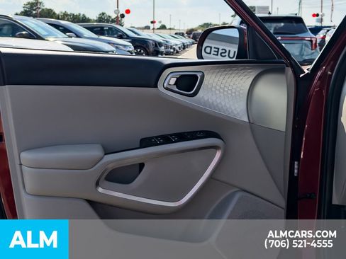 Used 2025 Kia Soul LX FWD image 5
