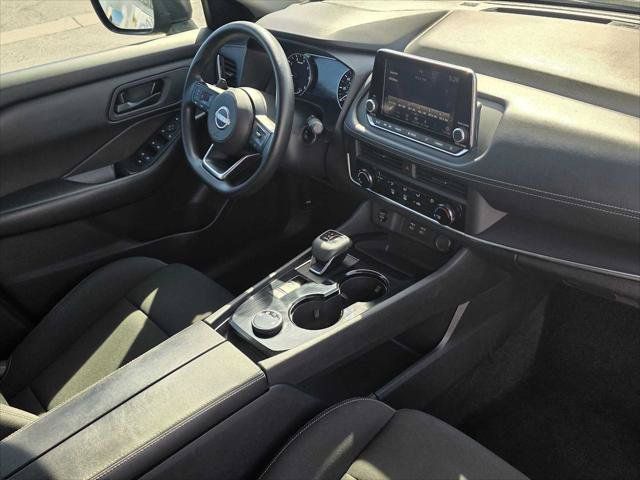 Used 2024 Nissan Rogue S AWD/4WD image 10