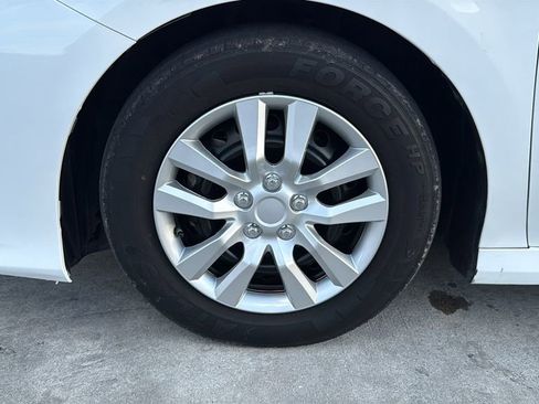 Used 2018 Toyota Camry L image 17