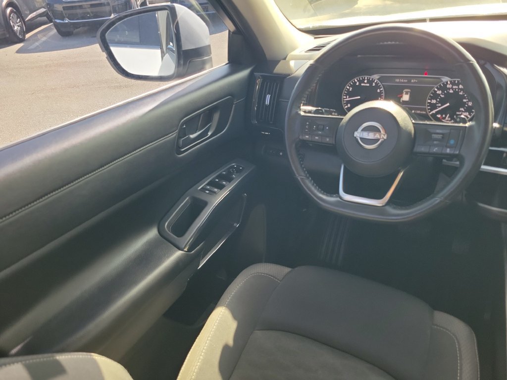 Certified 2023 Nissan Pathfinder SV FWD image 17