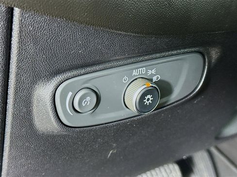 Used 2019 Chevrolet Equinox LS image 12