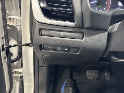 Used 2023 Nissan Rogue SL w/ SL Premium Package image 22