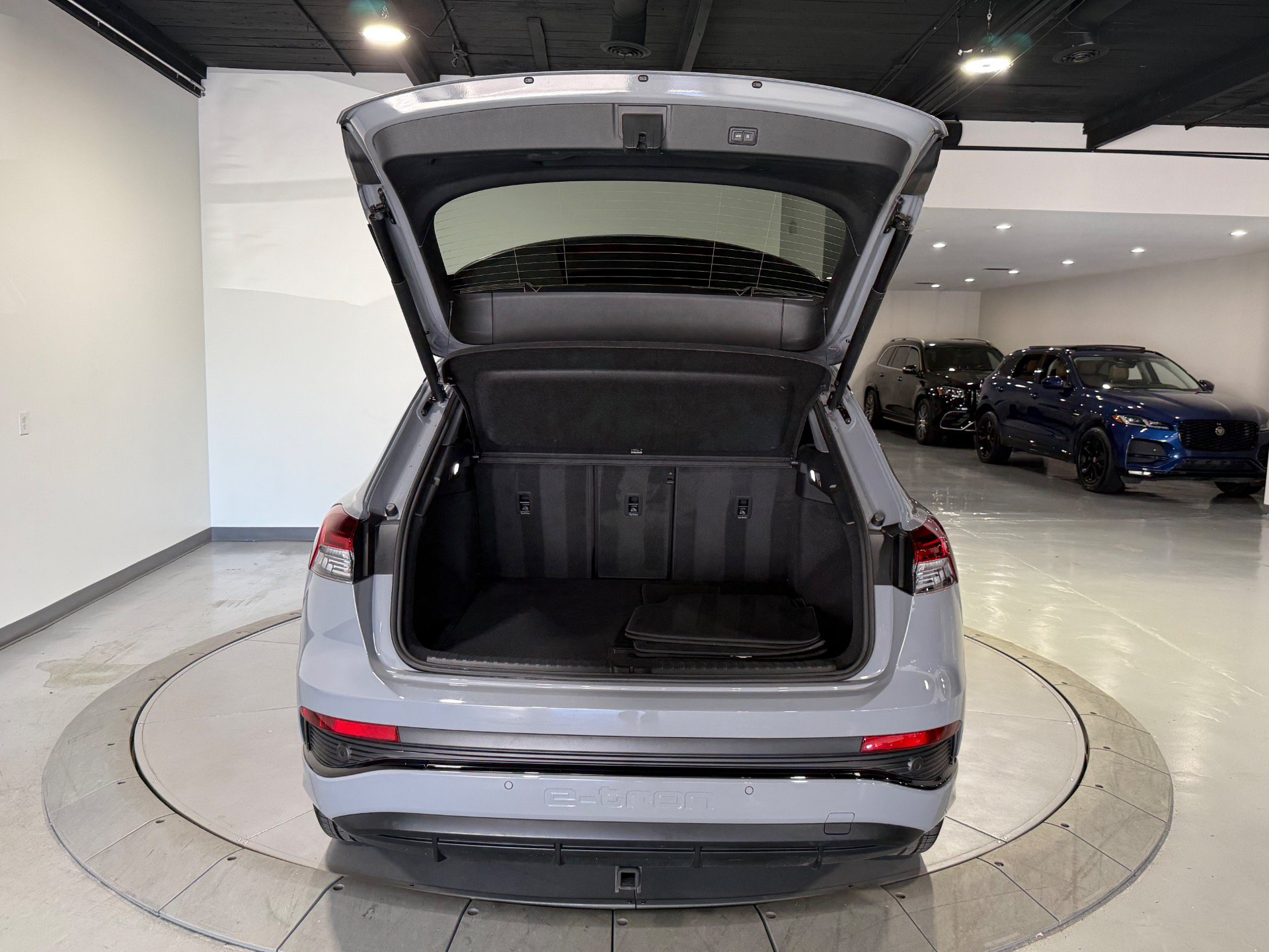 Used 2023 Audi Q4 e-tron Premium Plus w/ Premium Plus AWD/4WD image 17