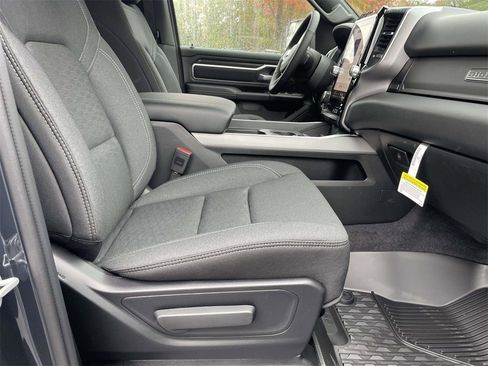 New 2026 RAM 1500 4x4 Crew Cab image 31