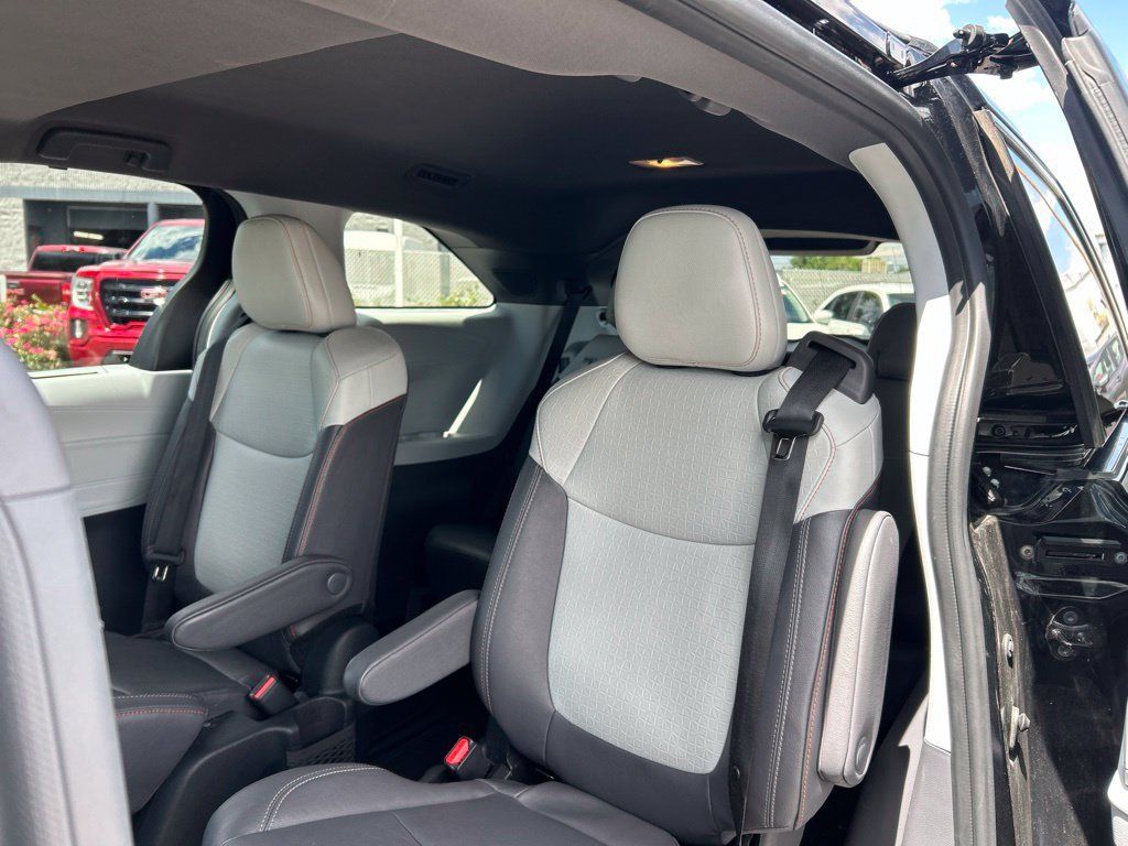 Used 2023 Toyota Sienna XSE w/ XSE Plus Package AWD/4WD image 21