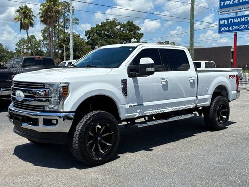 Used 2019 Ford F250 Lariat w/ Lariat Ultimate Package AWD/4WD image 2
