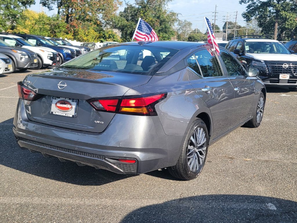 Used 2025 Nissan Altima 2.5 SV AWD/4WD image 9