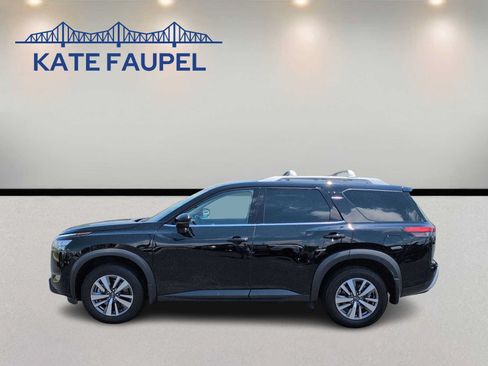 Used 2025 Nissan Pathfinder SL AWD/4WD image 4