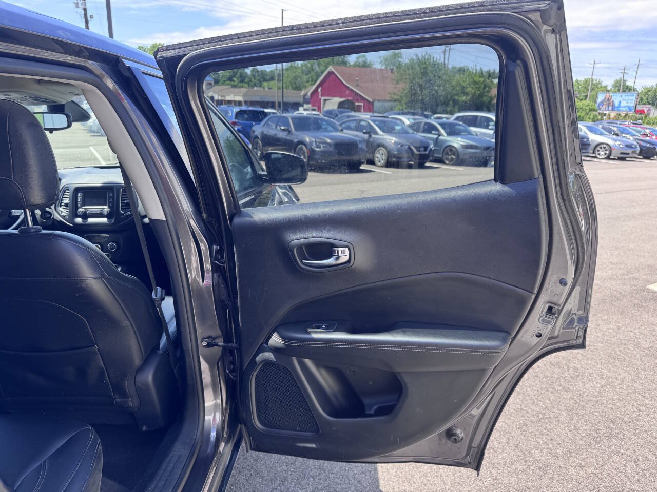 Used 2018 Jeep Compass Latitude w/ Cold Weather Group AWD/4WD image 16