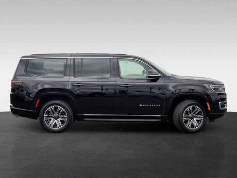 Used 2024 Jeep Wagoneer Series II w/ Flexible Seating Group RWD image 3