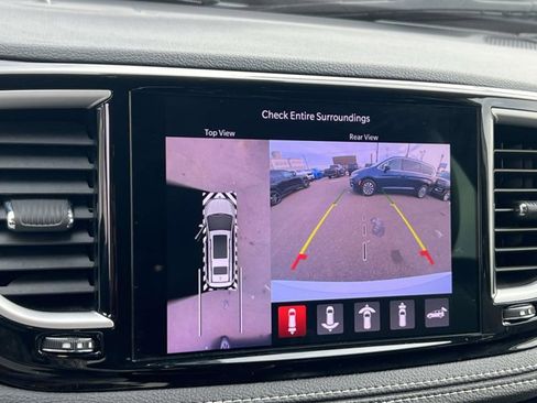 Certified 2022 Chrysler Pacifica Touring-L w/ Uconnect Theater Family Group image 29