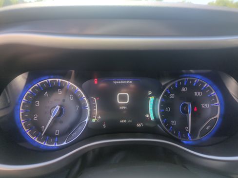 Used 2026 Chrysler Voyager LX FWD image 12