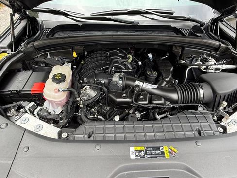 Used 2024 Jeep Grand Cherokee Limited AWD/4WD image 9