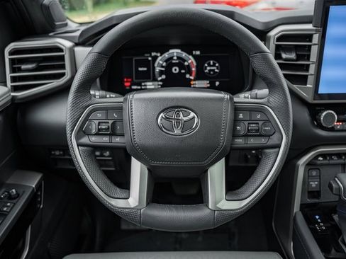 Used 2025 Toyota Tundra Limited image 34