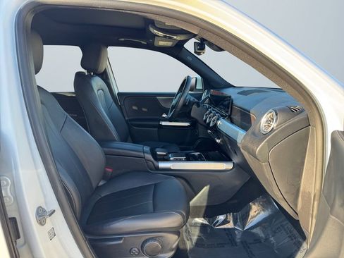 Used 2022 Mercedes-Benz GLB 250 4MATIC image 15