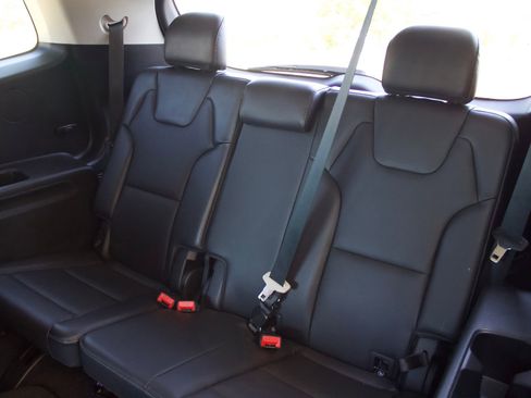 Used 2024 Kia Telluride S w/ S Sunroof Package FWD image 17