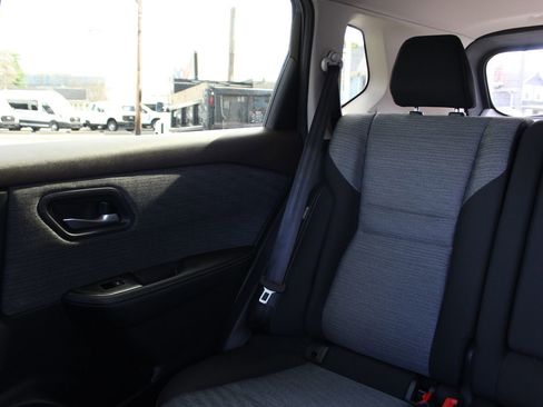 Used 2023 Nissan Rogue SV image 13