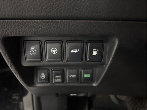 Used 2020 Nissan Rogue SV w/ Premium Package image 22