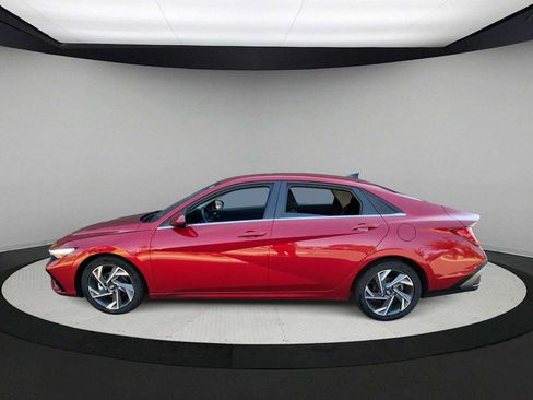 Used 2024 Hyundai Elantra SEL w/ Convenience Package FWD image 5