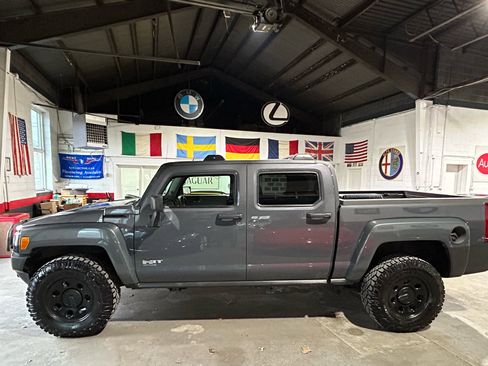 Used 2009 HUMMER H3T image 2