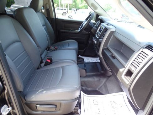 Used 2020 RAM 1500 4x4 Crew Cab Classic Tradesman w/ Chrome Appearance Package image 31