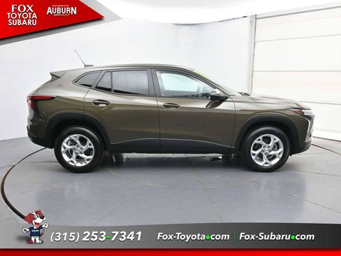 Used 2024 Chevrolet Trax LS w/ LS Convenience Package FWD image 16