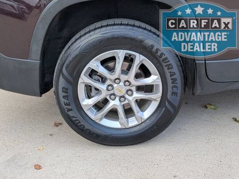 Used 2021 Chevrolet Traverse LT FWD image 3