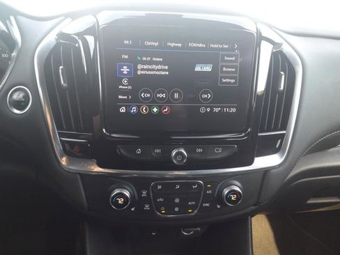 Used 2022 Chevrolet Traverse LT image 19