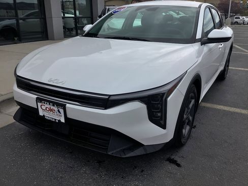 Used 2025 Kia K4 LXS FWD image 2