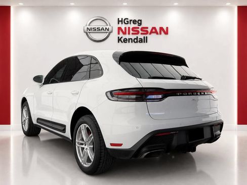 Used 2022 Porsche Macan AWD/4WD image 2