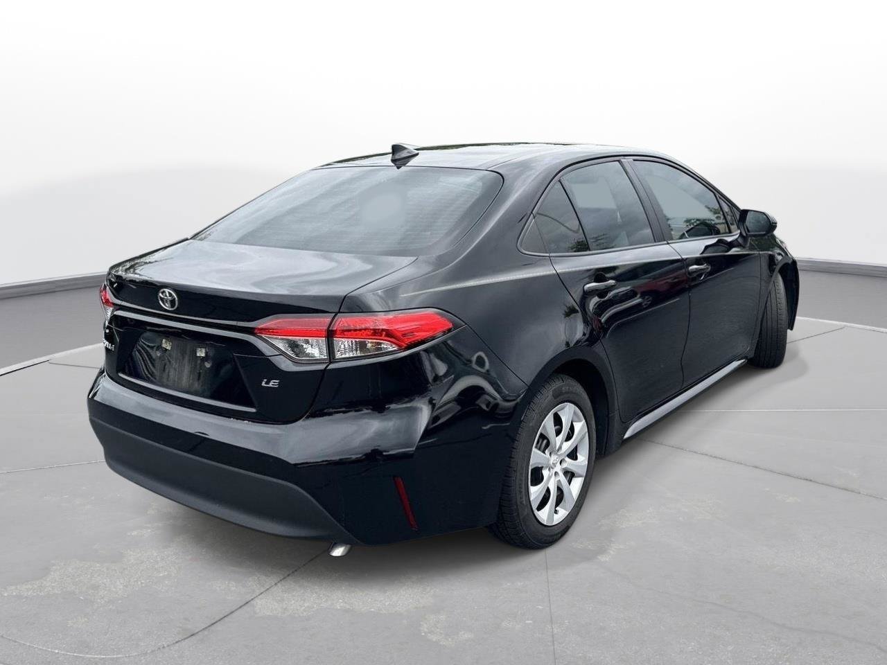 Certified 2024 Toyota Corolla LE FWD image 6