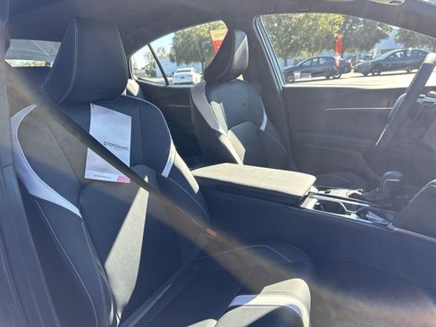 New 2025 Toyota Camry Hybrid FWD image 32
