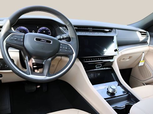 New 2026 Jeep Grand Cherokee Limited RWD image 12