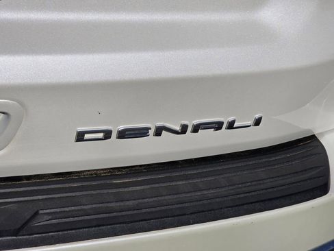 Used 2021 GMC Yukon XL Denali w/ Denali Premium Package AWD/4WD image 9