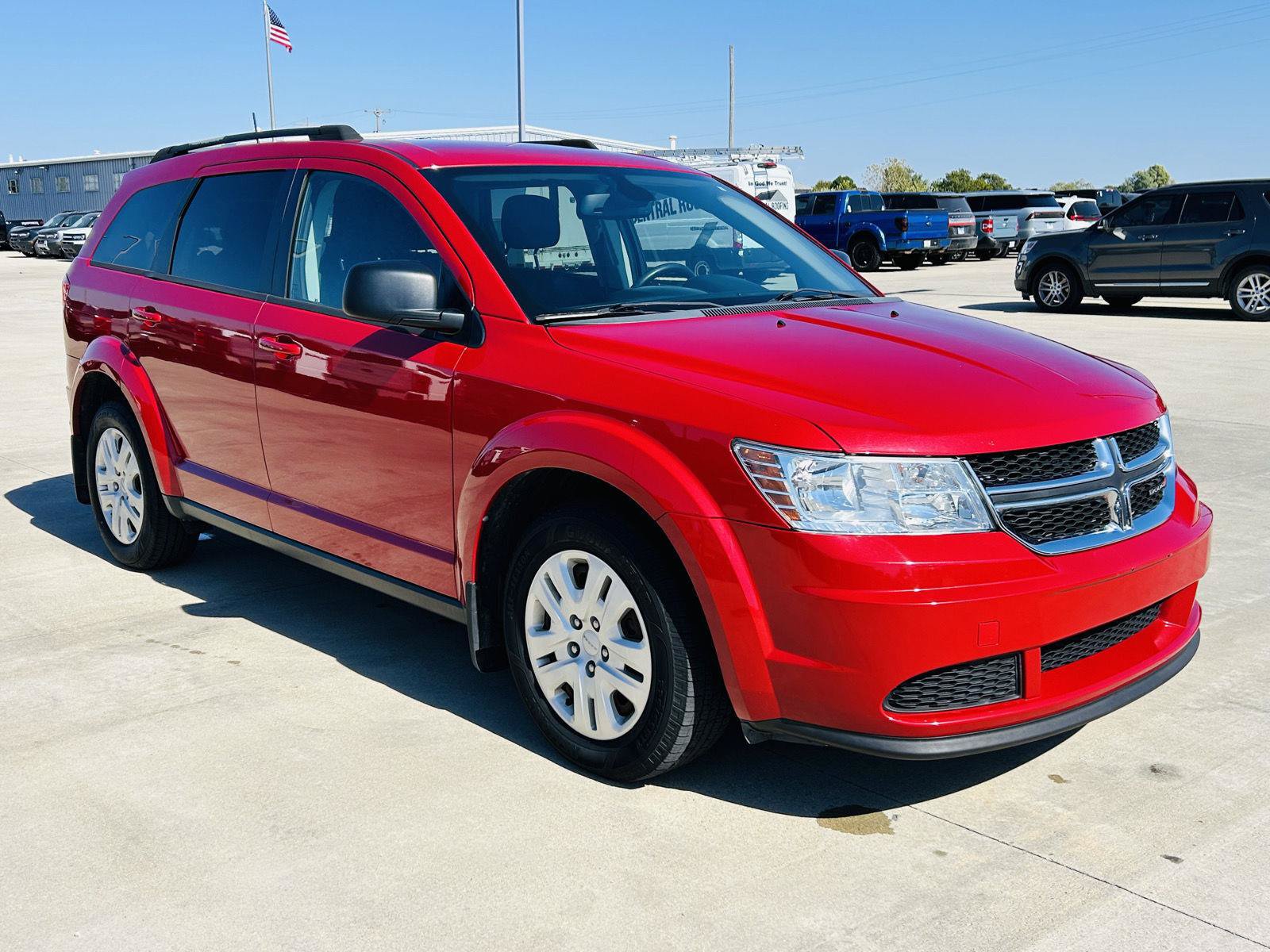 Used 2018 Dodge Journey SE w/ Connectivity Group FWD image 2
