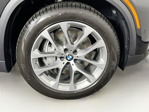 New 2026 BMW X5 xDrive50e w/ Climate Comfort Package image 34