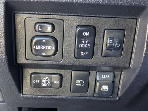 Used 2018 Toyota Tundra SR5 image 22