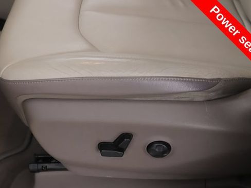 Used 2017 Chrysler Pacifica Touring-L FWD image 18