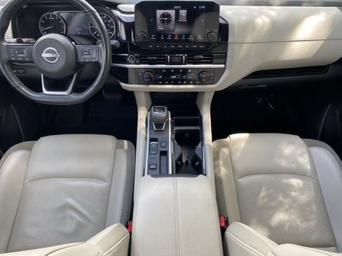 Certified 2023 Nissan Pathfinder SL w/ Black Appearance Package FWD image 2